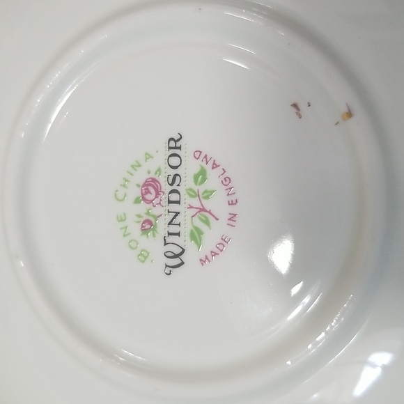 Windsor Bone China Teacup And Saucer With Gold Lace ANd Dogwood Pattern EUC - Picture 6 of 13